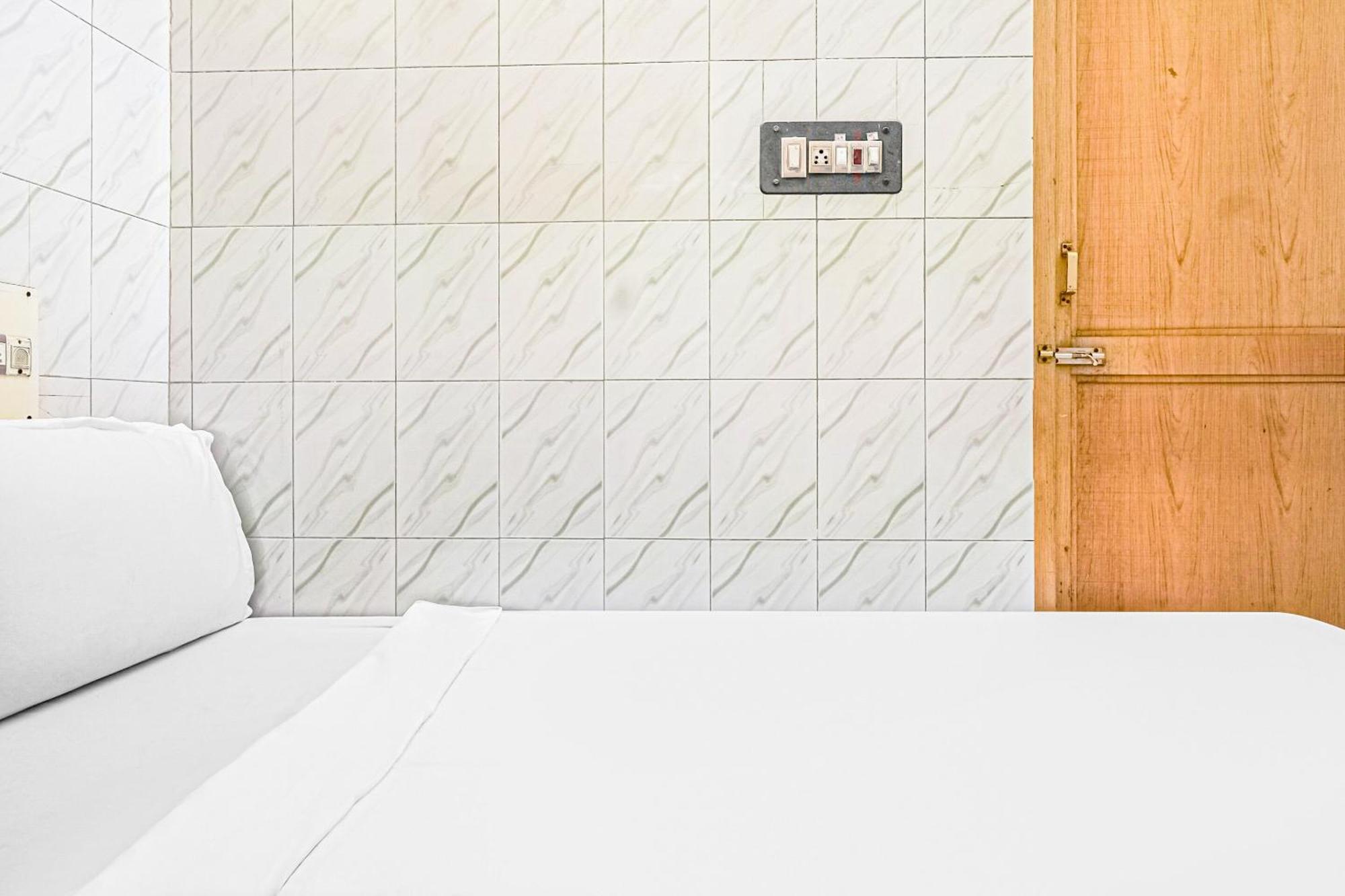 Отель Spot On Venkata Sai Residency Тирупати Экстерьер фото